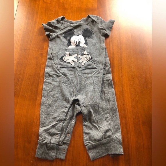 BIG Bundle - 15 Short-Sleeved Shirts / 3 Rompers / 2 Overall Sets / 1 Hoodie - Picture 13 of 15